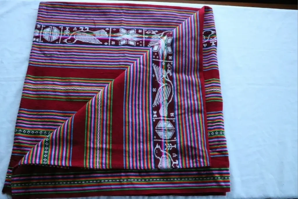 Taquile Lodge Tienda Poncho 10